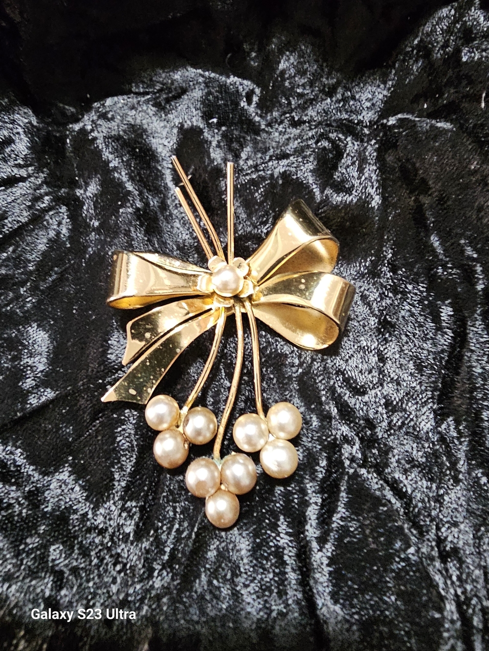 Gold Ribbon Pearl Cluster Brooch - Classic Women Jewelry